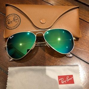Ray-Ban Aviator sunglasses. RB3025